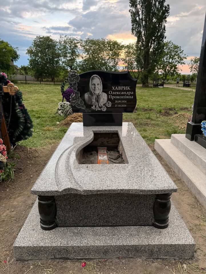 1 — Одинарні пам'ятники Новоселиця Simchuk Granit