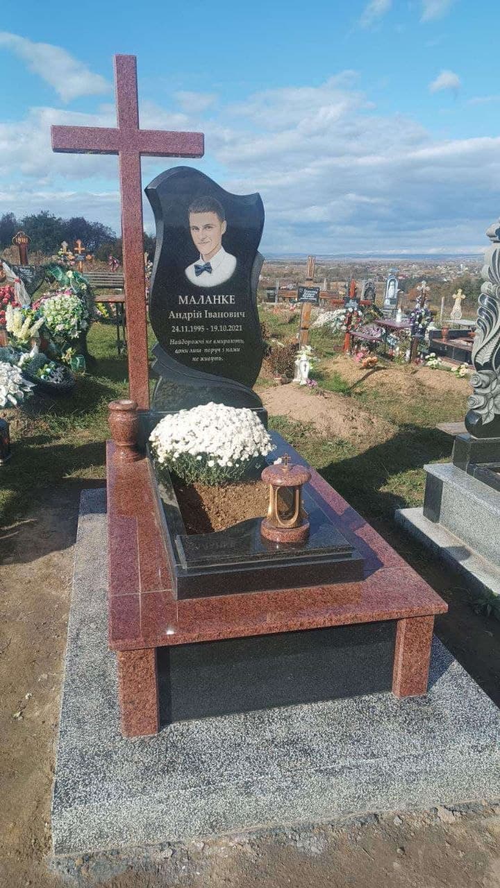 10 — Одинарні пам'ятники Новоселиця Simchuk Granit