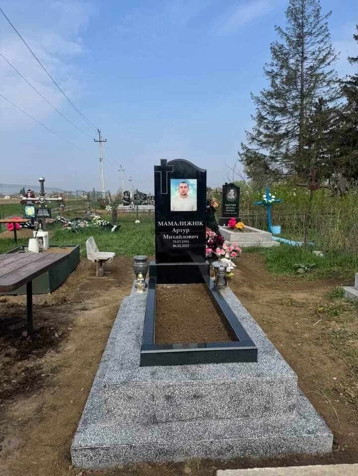 2 — Одинарні пам'ятники Новоселиця Simchuk Granit