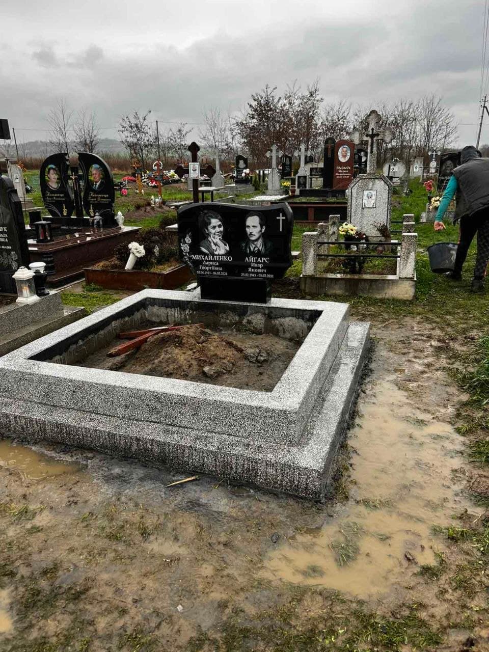 22 — Пам'ятники Новоселиця Simchuk Granit