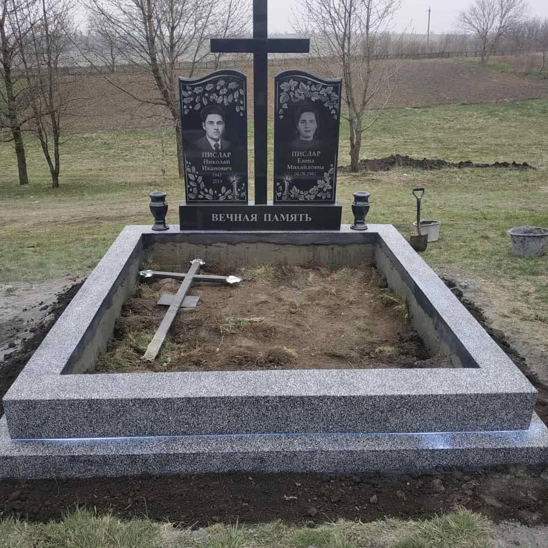 24 — Пам'ятники Новоселиця Simchuk Granit