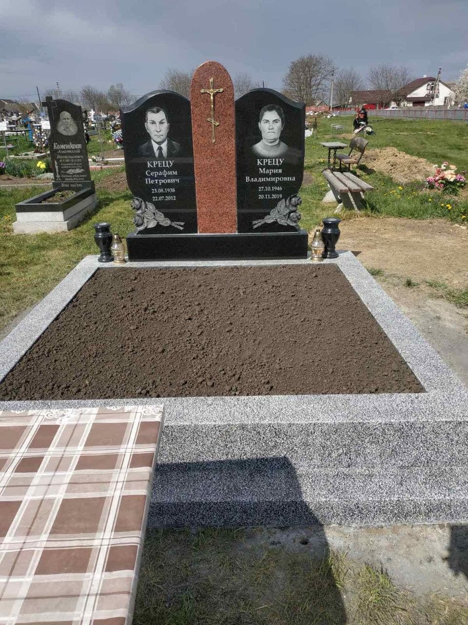 25 — Пам'ятники Новоселиця Simchuk Granit
