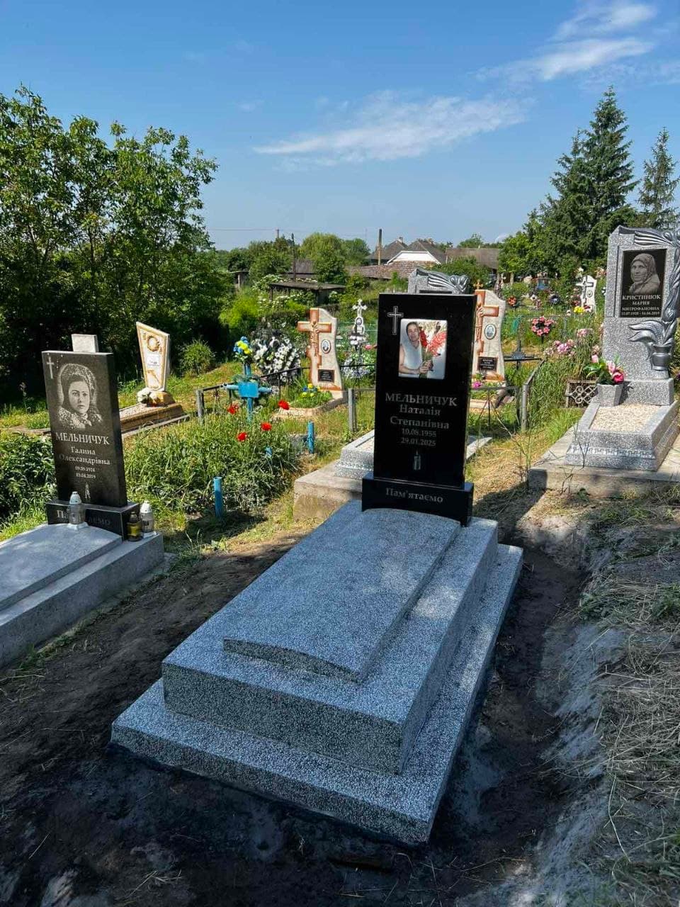 8 — Одинарні пам'ятники Новоселиця Simchuk Granit