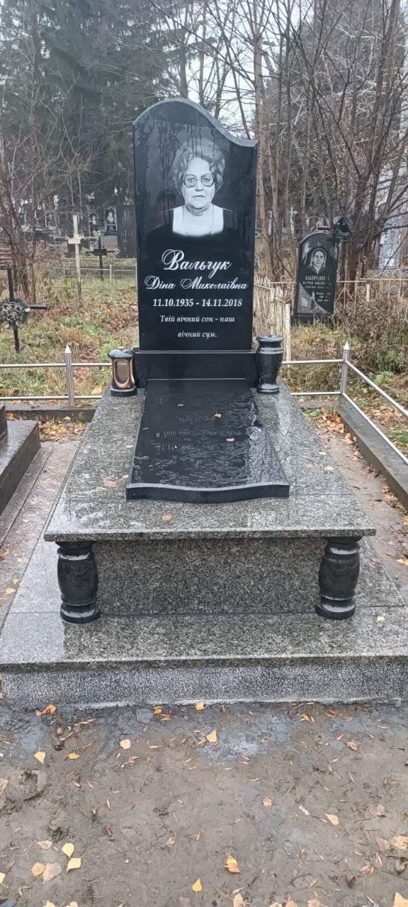 9 — Одинарні пам'ятники Новоселиця Simchuk Granit